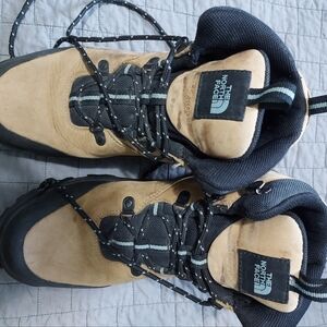 Size 8.5 north face hiking boots